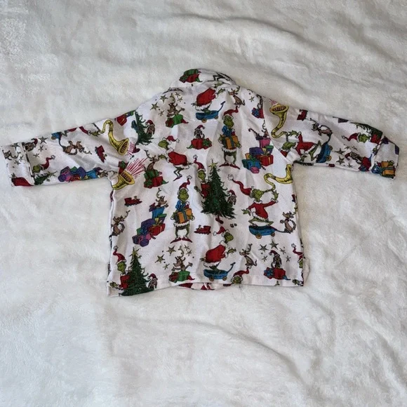 🎄 The Grinch Pajamas 🎄 - Picture 8 of 12